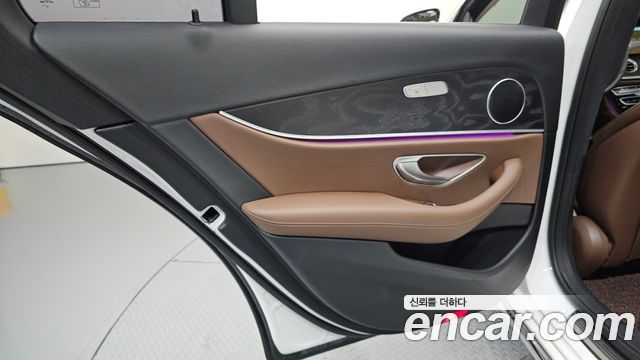 Mercedes-Benz E-Class 2017 — photo 15