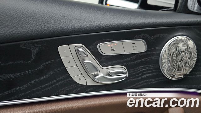 Mercedes-Benz E-Class 2017 — photo 28