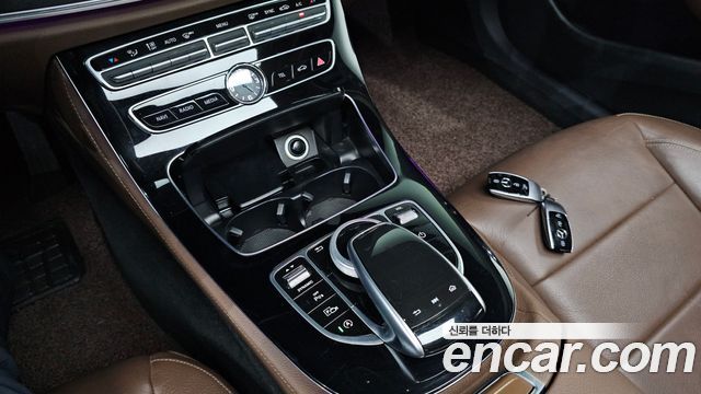 Mercedes-Benz E-Class 2017 — photo 29