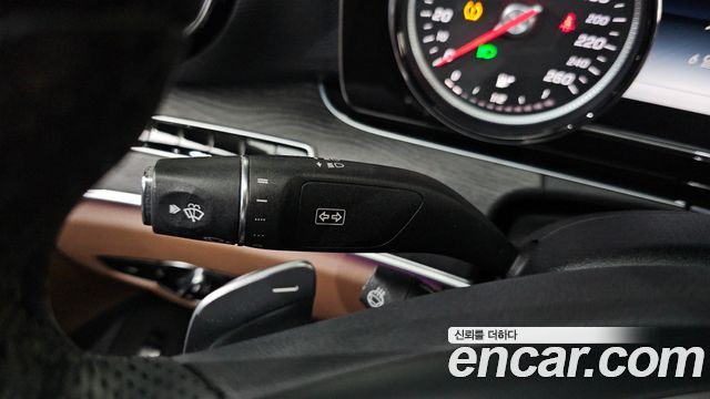 Mercedes-Benz E-Class 2017 — photo 33
