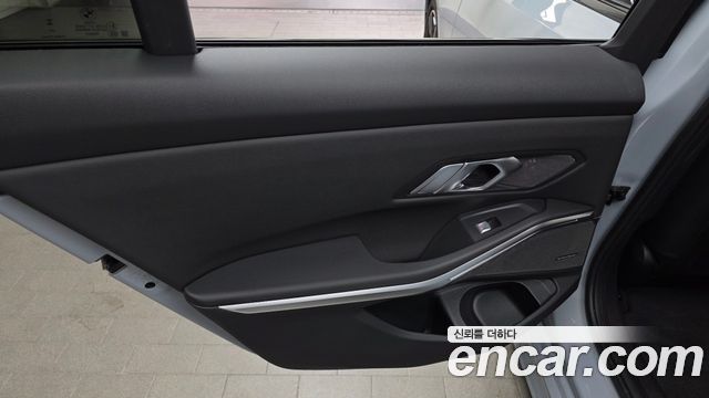 BMW 3-Series 2025 — photo 15