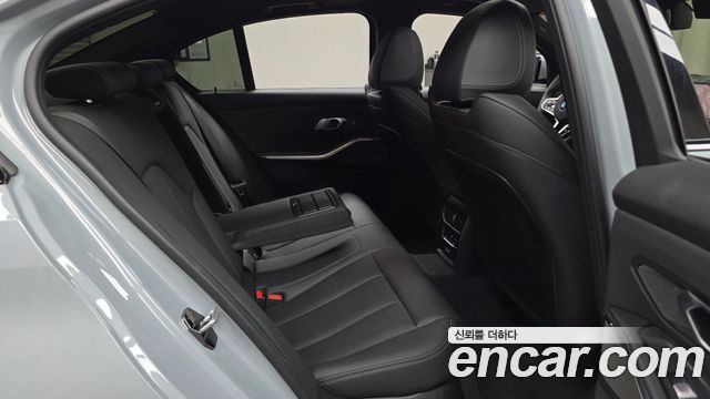BMW 3-Series 2025 — photo 16
