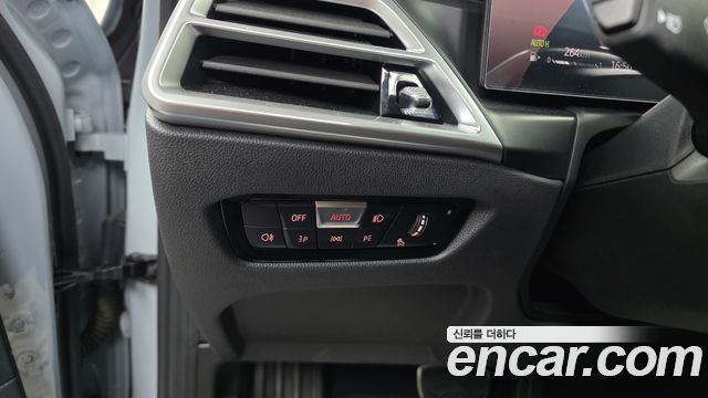 BMW 3-Series 2025 — photo 32
