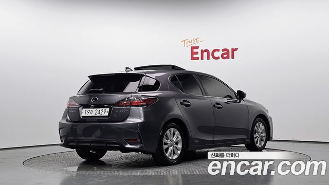 Lexus CT200h 2015 — photo 2