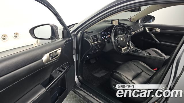 Lexus CT200h 2015 — photo 10