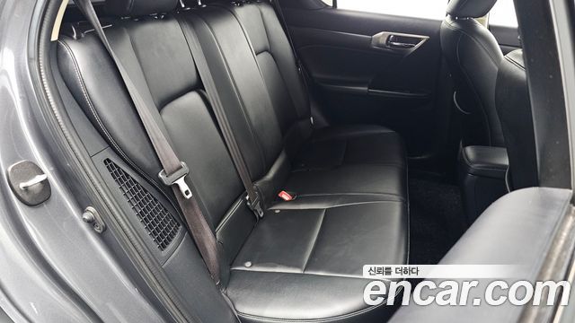 Lexus CT200h 2015 — photo 11