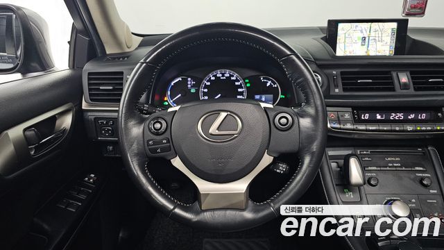 Lexus CT200h 2015 — photo 12