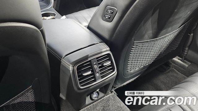 Genesis G70 2019 — photo 34