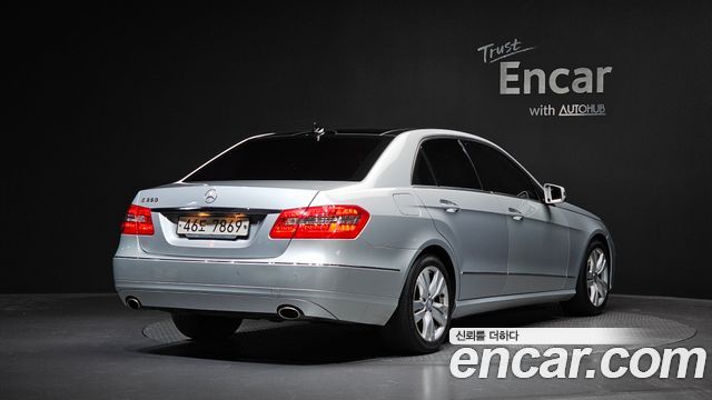 Mercedes-Benz E-Class 2011 — photo 2