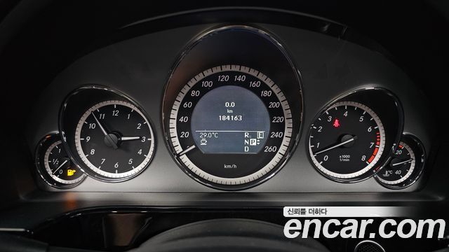 Mercedes-Benz E-Class 2011 — photo 8