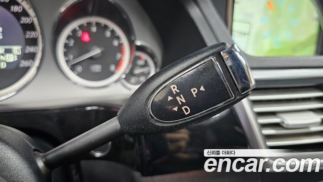 Mercedes-Benz E-Class 2011 — photo 9