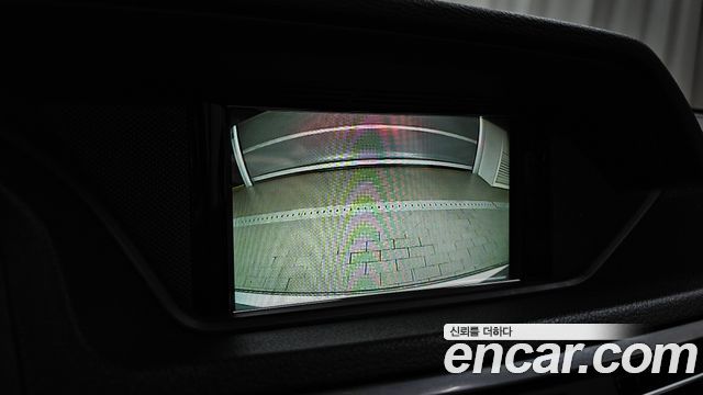 Mercedes-Benz E-Class 2011 — photo 15