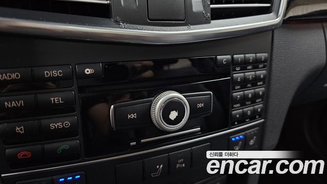 Mercedes-Benz E-Class 2011 — photo 17