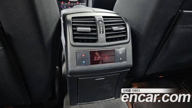 Mercedes-Benz E-Class 2011 — photo 18