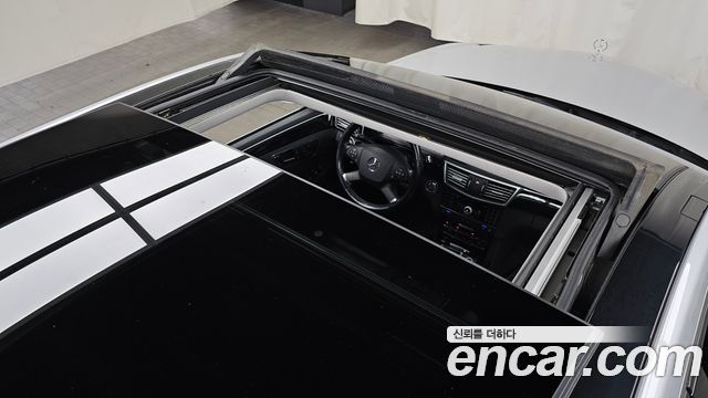 Mercedes-Benz E-Class 2011 — photo 19