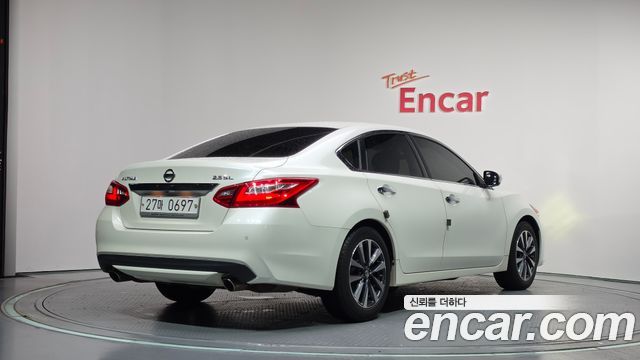 Nissan Altima 2017 — photo 2