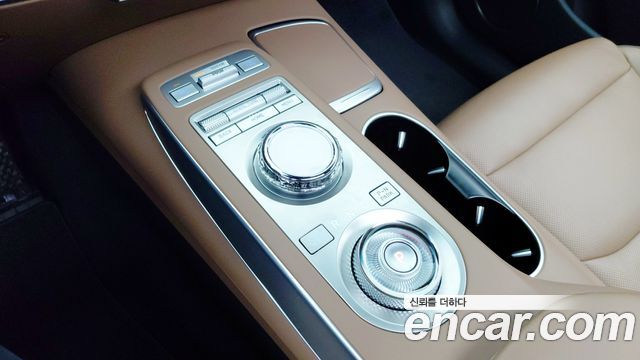 Genesis GV70 2021 — photo 19