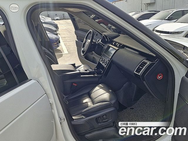 Land Rover Discovery 2019 — photo 11