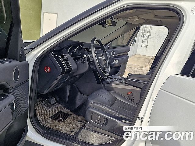 Land Rover Discovery 2019 — photo 12