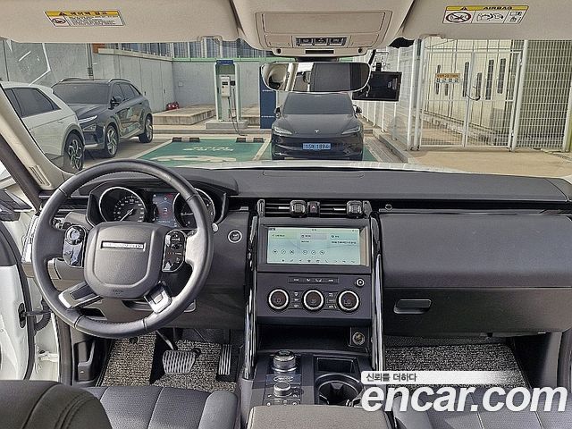 Land Rover Discovery 2019 — photo 20