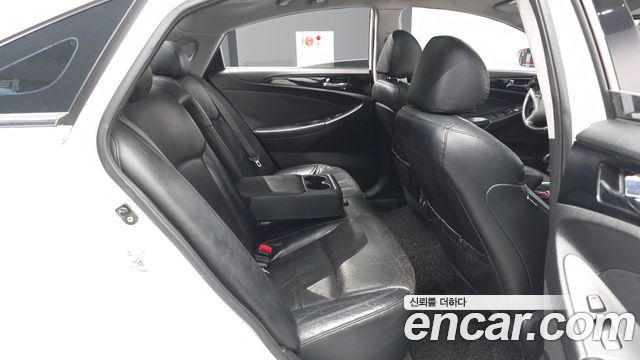 Hyundai Sonata 2010 — photo 12