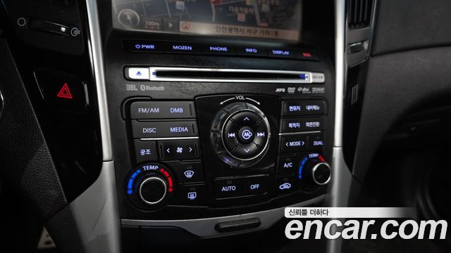 Hyundai Sonata 2010 — photo 17