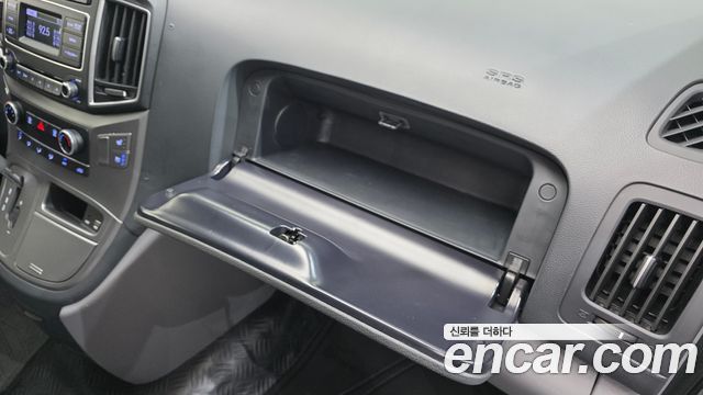 Hyundai Starex 2019 — photo 16