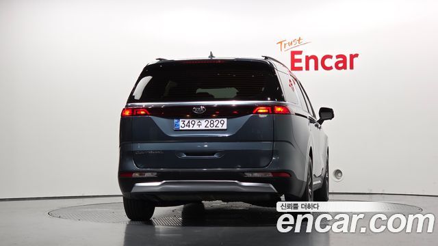 Kia Canival 2021 — photo 4