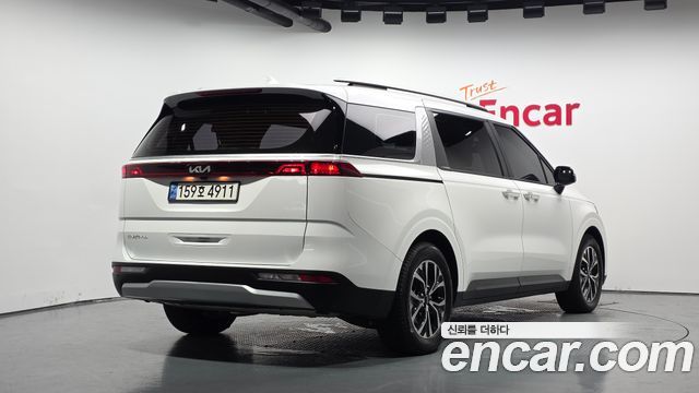 Kia Canival 2023 — photo 2