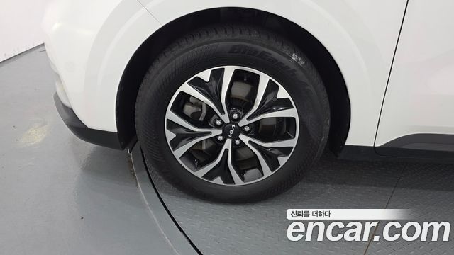Kia Canival 2023 — photo 5