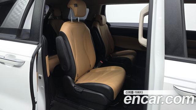Kia Canival 2023 — photo 17