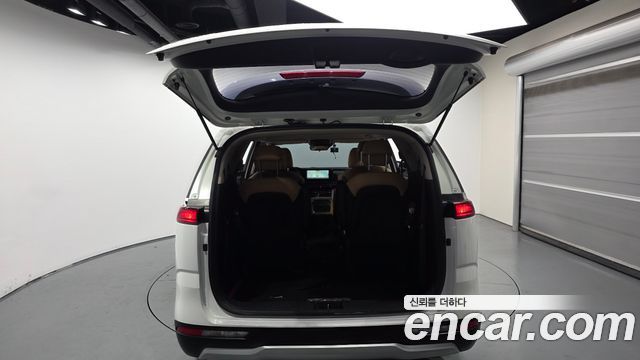 Kia Canival 2023 — photo 26