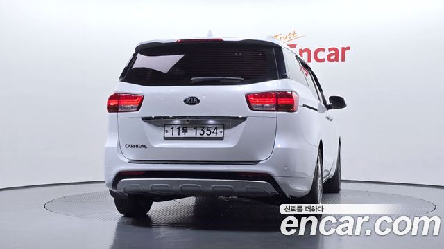 Kia Canival 2016 — photo 4