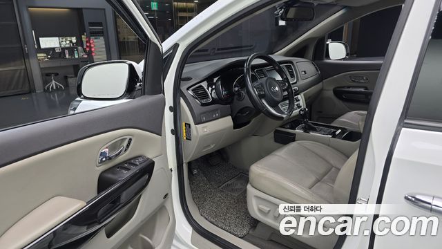 Kia Canival 2016 — photo 10