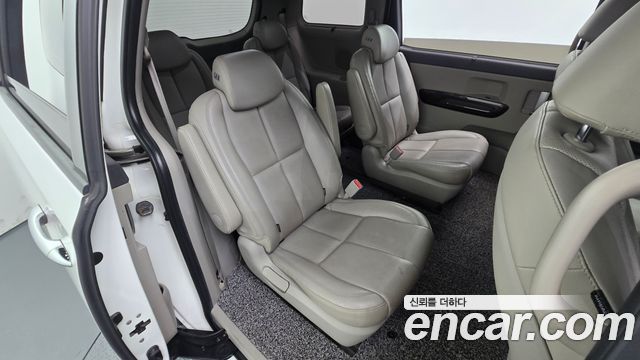 Kia Canival 2016 — photo 11