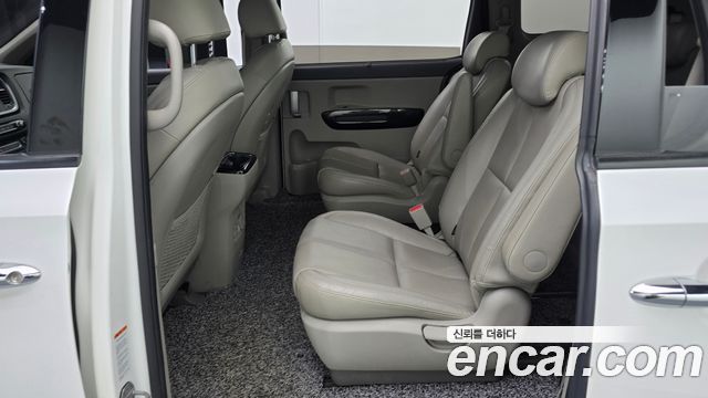 Kia Canival 2016 — photo 12