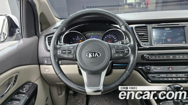 Kia Canival 2016 — photo 13