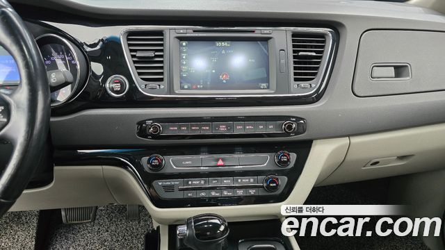 Kia Canival 2016 — photo 14