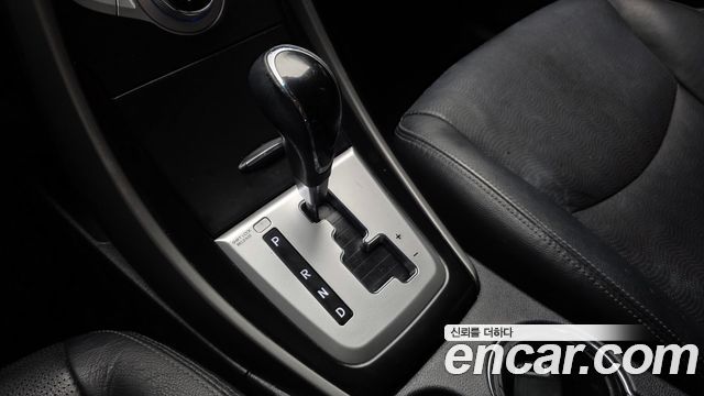 Hyundai AVANTE 2012 — photo 9