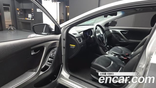 Hyundai AVANTE 2012 — photo 10