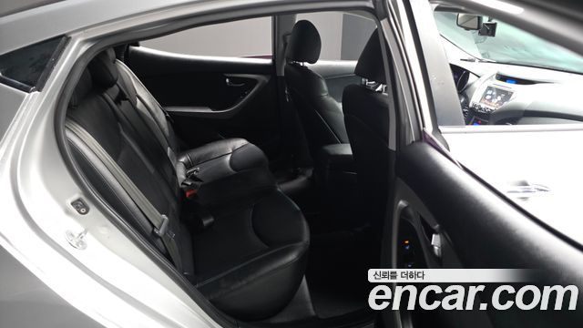 Hyundai AVANTE 2012 — photo 11