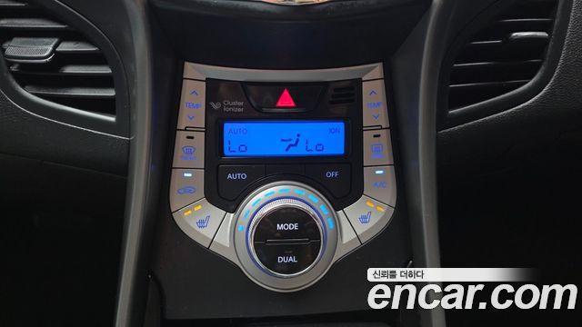 Hyundai AVANTE 2012 — photo 15