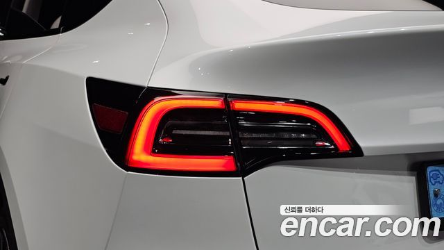 Tesla Model Y 2024 — photo 9
