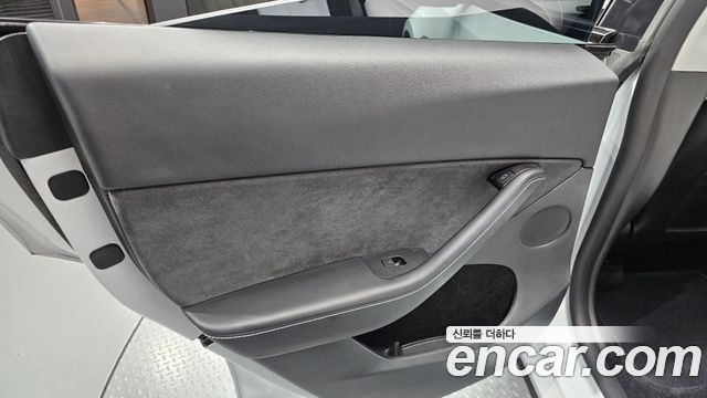 Tesla Model Y 2024 — photo 15