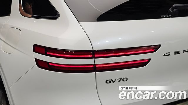 Genesis GV70 2024 — photo 9
