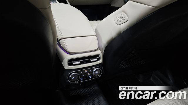 Genesis GV70 2024 — photo 36