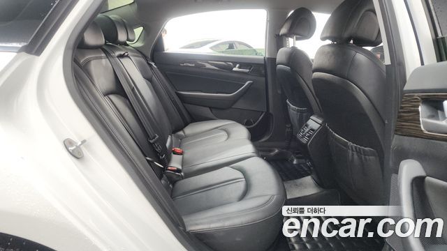 Hyundai Sonata 2016 — photo 17