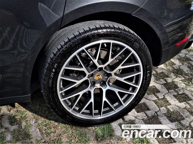 Porsche Macan 2021 — photo 5