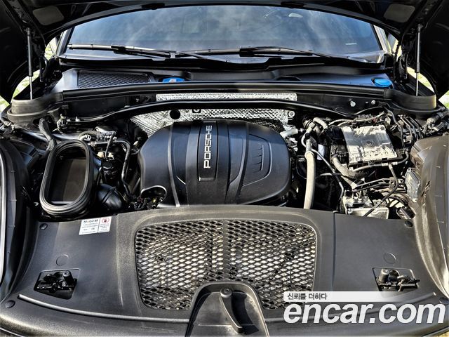 Porsche Macan 2021 — photo 6