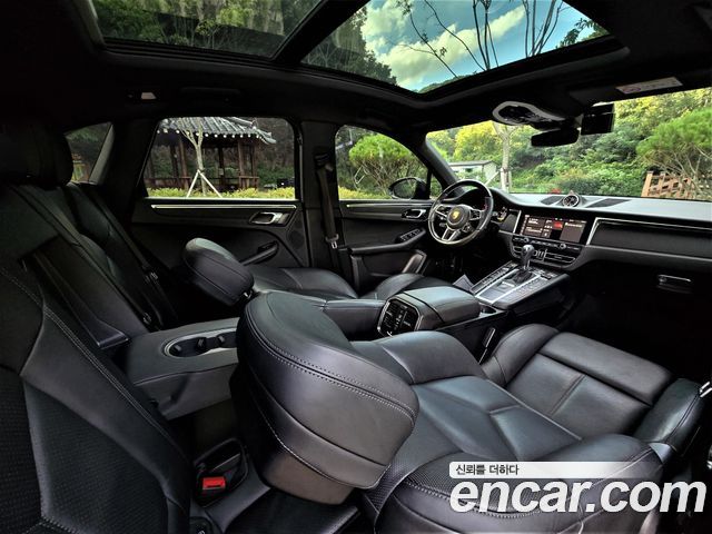 Porsche Macan 2021 — photo 10